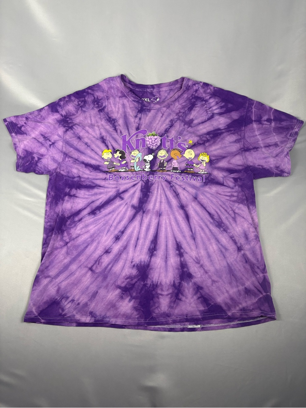 Knott’s Berry Farm Peanuts Boysenberry Festival Tie Dye Tee 2XL Purple